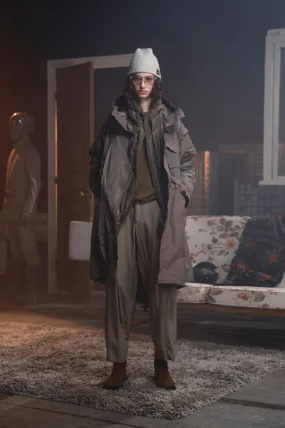 Look 28
